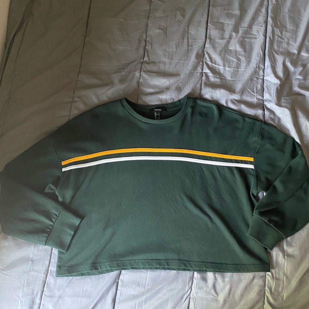 **Women’s cropped sweater**